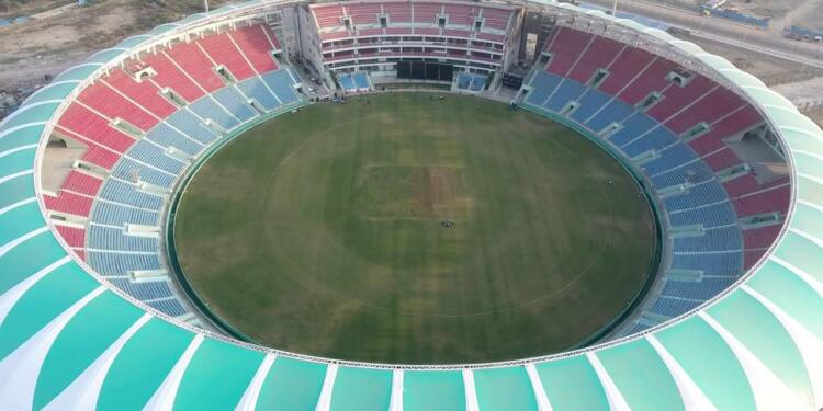 Ekana cricket stadium sitting capacity