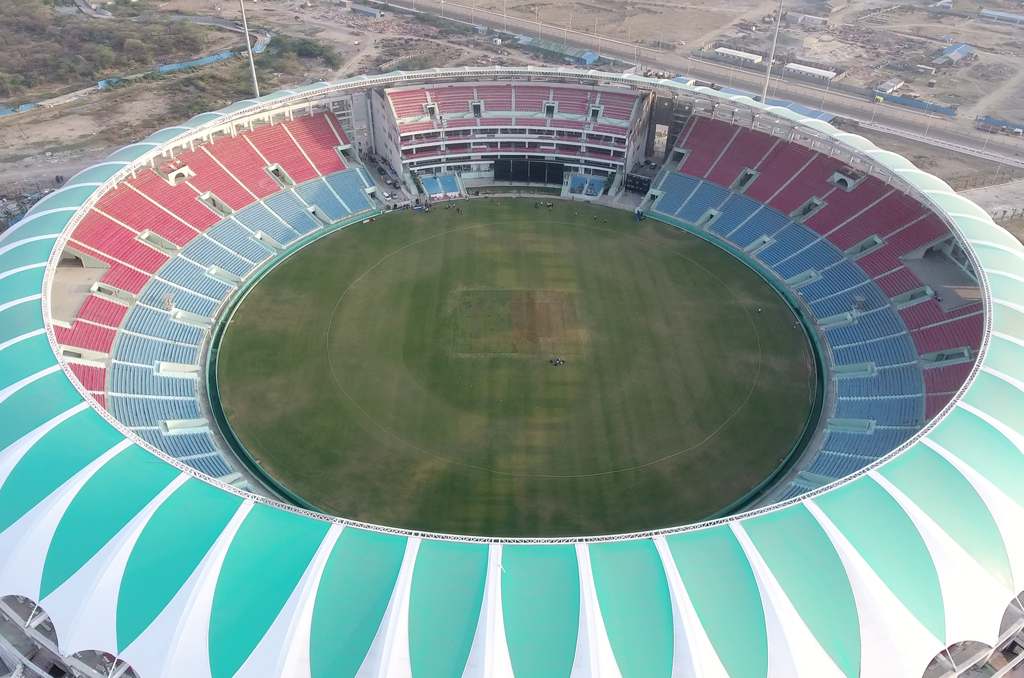 Ekana cricket stadium sitting capacity