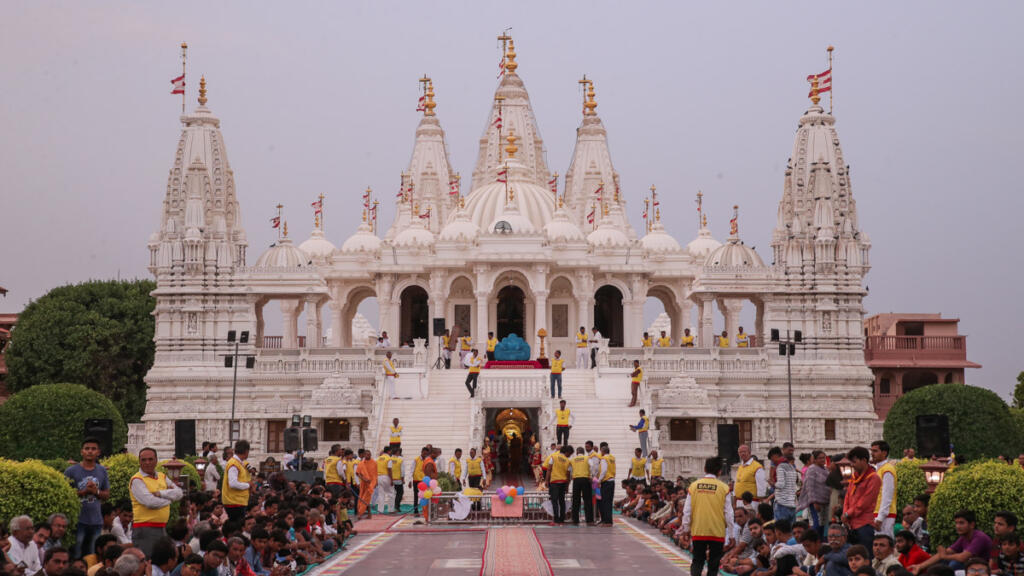 Baps Shri Swaminarayan Mandir Akshar Deri Gondal complex