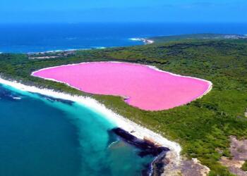 Top 10 Strangest Lakes in the World