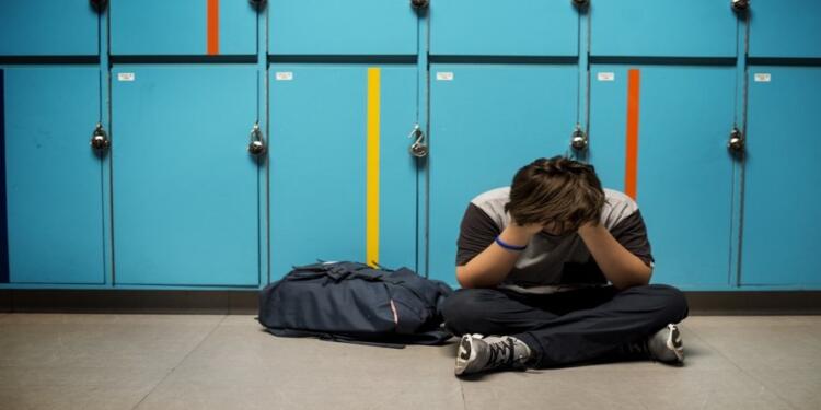 School Peers Blackmail Student for ₹23 Lakh and 300g of Gold Over Online Gambling Addiction