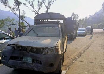 Convoy of foreign diplomats attacked in Pakistan, blast kills one and injures 4