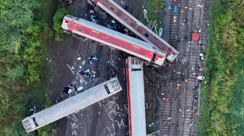 Mysuru - Darbhanga Express rammed into stationary goods train