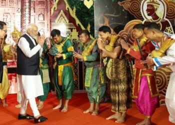 Chants of Gayatri Mantra and Laotian Ramayan: PM Modi receives grand Indian style welcome in Laos