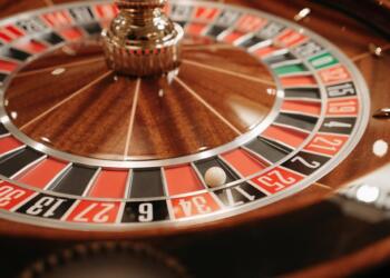 How to Play and Win at Top UK Casinos: A Beginner’s Guide