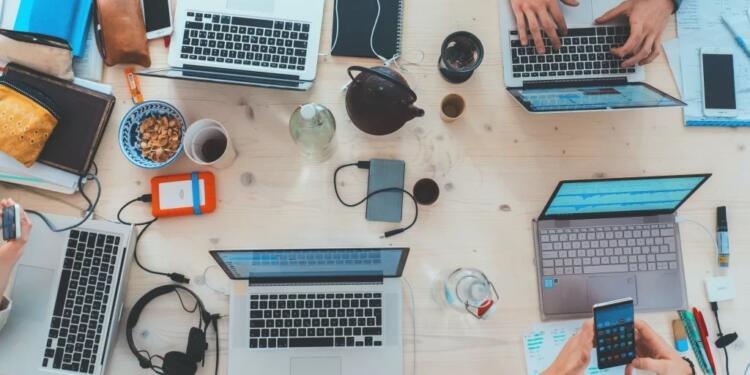 How IoT and AI Are Revolutionising Smart Office Spaces?