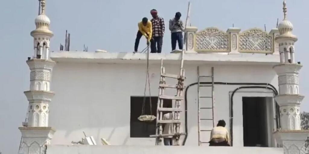 Mosque Committee Voluntarily Demolishes Illegal mosque in Gorakhpur After GDA Notice