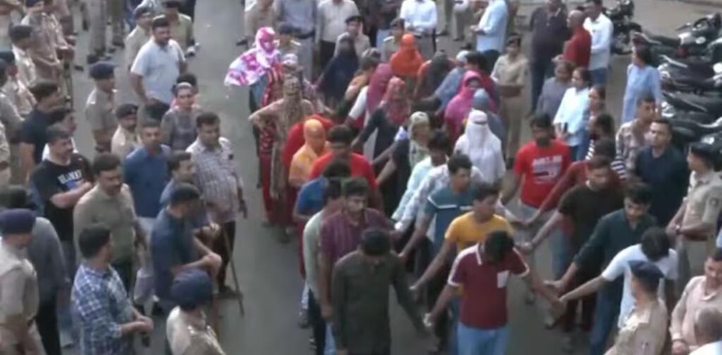 Gujarat Police Detain 550 Illegal Bangladeshi Immigrants