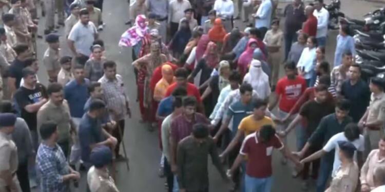 Gujarat Police Detain 550 Illegal Bangladeshi Immigrants