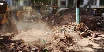 Islamist Mob Attacks Police Over illegal Dargah Demolition in Nashik; 21 Injured