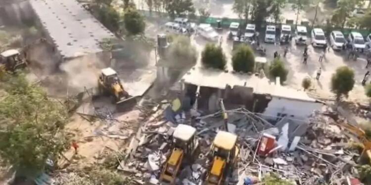 Ahmedabad Municipal Corporation Launches Biggest Demolition Drive in Chandola Lake Area, Hub for Illegal Bangladeshis