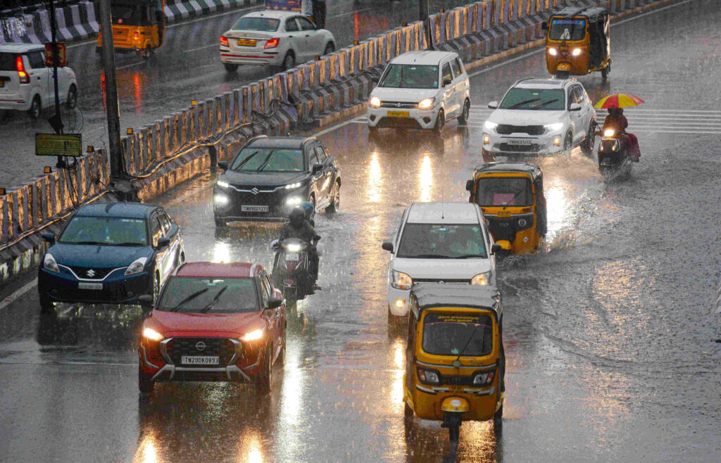 Southwest Monsoon Arrives Early Over Kerala — Earliest Onset in 16 Years, Heavy Rain Alerts for Southern India