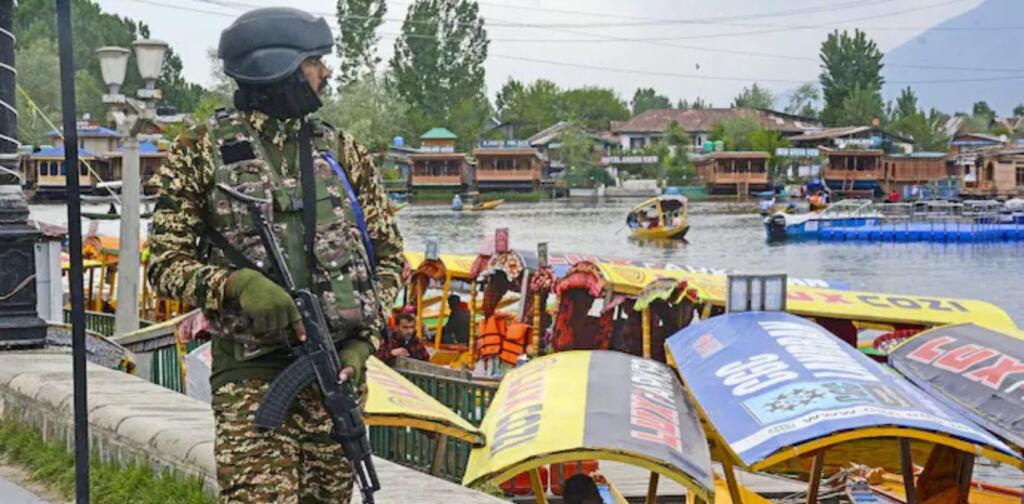 A security official keeps a vigil on the banks of Dal Lake in the wake of the recent Pahalgam terrorist attack (PTI)