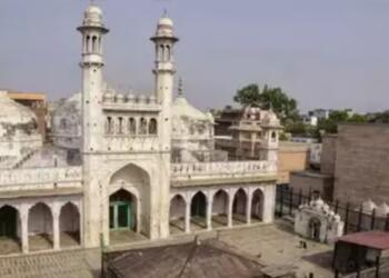 Mosques Replace Loudspeakers with Smartphone Alerts