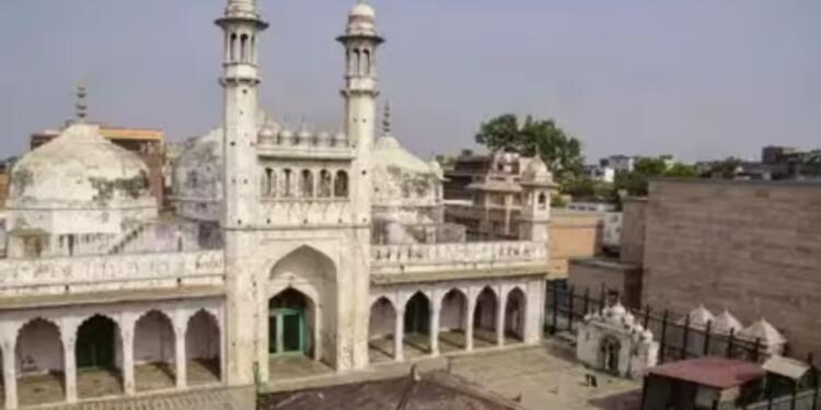 Mosques Replace Loudspeakers with Smartphone Alerts