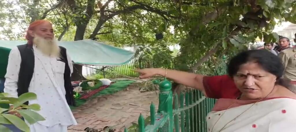 Ghaziabad Mayor Orders FIR Over Illegal 'Mazar'