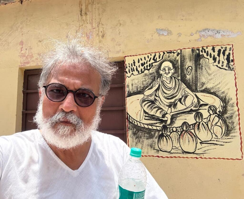 Bihar Mukhya Shuts Down Tushar Gandhi in Public