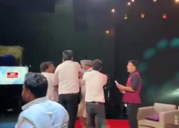 SP Goons Attack Maulana Rashidi After His Remarks On Dimple Yadav