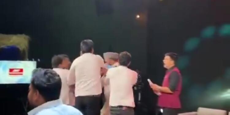 SP Goons Attack Maulana Rashidi After His Remarks On Dimple Yadav