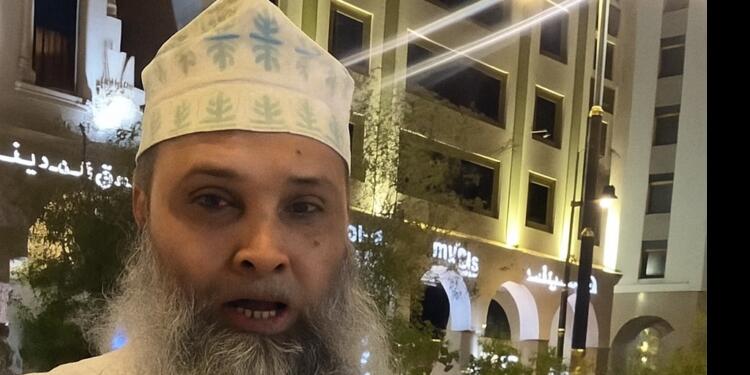 Pakistani Beggar Falsely Claims Indian Identity in Madinah, Gets Called Out