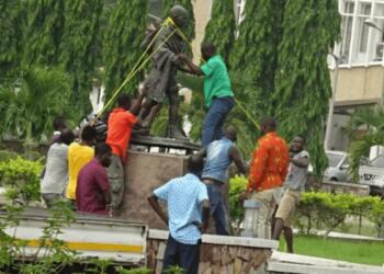 when gandhi's statue was removed in ghana