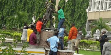 when gandhi's statue was removed in ghana