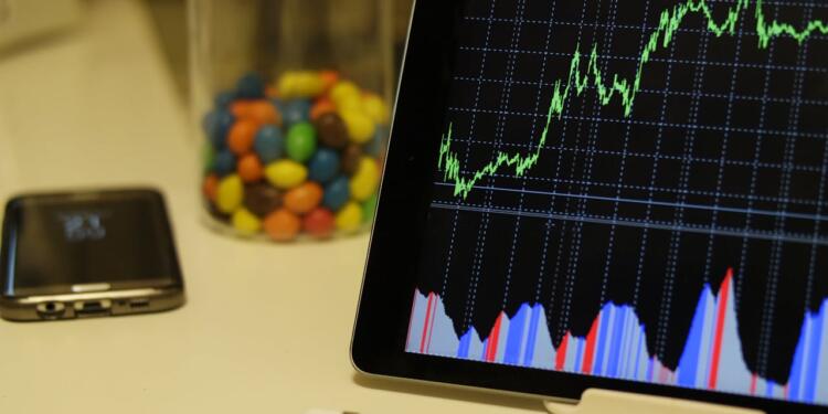 Swing vs. Scalping in Cryptocurrency Markets: Key Strategies Compared