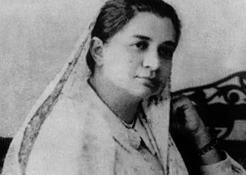 Remembering Madam Bhikaji Cama Who Brought Savarkar’s Words Back to India & Raised Tricolour Abroad