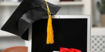 From Theory to Practice: Online Graduation Courses Featuring Online BBA
