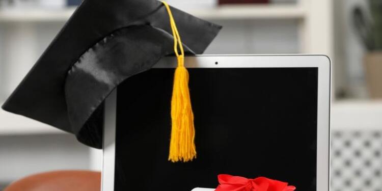 From Theory to Practice: Online Graduation Courses Featuring Online BBA