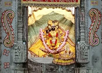 Īśvara Sarvottama: Beyond Human Disputes