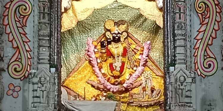 Īśvara Sarvottama: Beyond Human Disputes