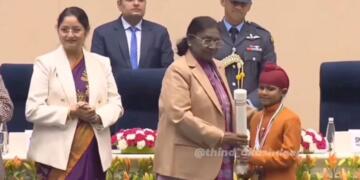 Shravan Singh Being Honoured by President Murmu