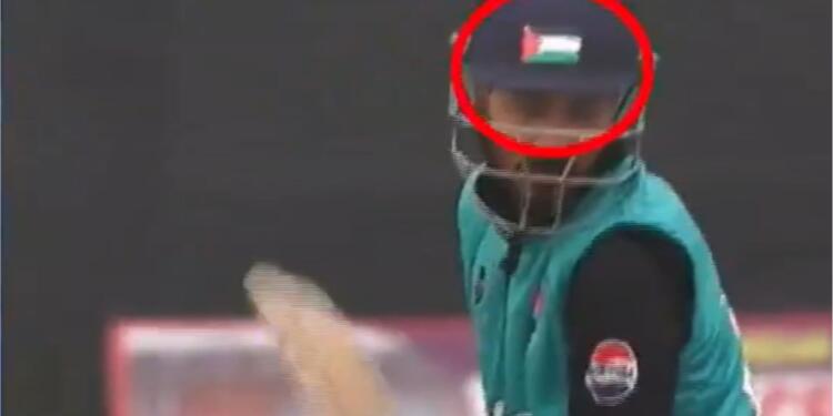 Furqan Bhatt Enters Field Wearing Palestinian Flag on Helmet