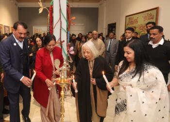 Whispers of a Shared Earth: Shashi Tripathi’s Quiet Dialogue Between Nature and the City