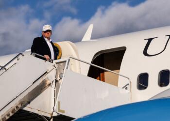 Trump’s Plane AF1 Makes Midair U-Turn After ‘Minor Electrical Issue,’ Davos Trip to Continue