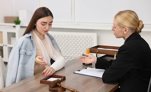 7 Reasons to Hire a Personal Injury Lawyer After an Accident