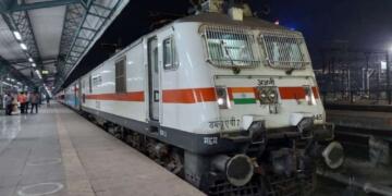 LNG Supply Crunch: IRCTC Directs Station Caterers to Use Microwaves, Induction Cookers Amid West Asia Crisis