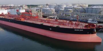 Russia Oil Tanker Bound For China Diverts and Makes U-Turn To India After Washington Allows Higher Imports