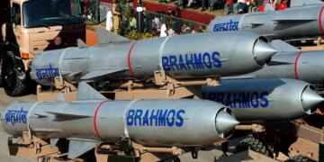 Next‑Gen Warfare: Indian Army to Order 800‑km BrahMos Missiles to Boost Long‑Range Strike Capability