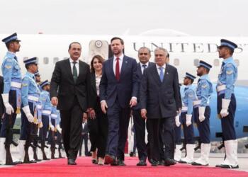 Israel-Iran War: Vance Meets Pakistan PM Sharif on Sidelines Ahead of Ceasefire Talks