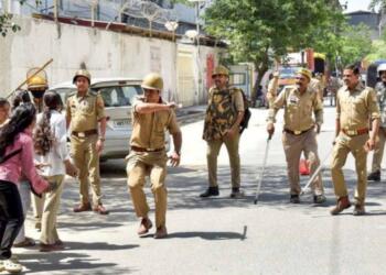 Arson, Vandalism, Clashes: UP CM Yogi Adityanath Govt to Raise Minimum Wages for Factory Workers After Violent Noida Protests