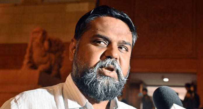 From Controversy to Campaign Trail: ‘ Senthil Kumar’ Seeks Temple Blessings Amid Electoral Shift