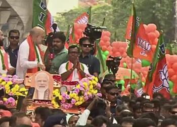 Large turnout witnessed during Amit Shah’s campaign roadshow in Kolkata.