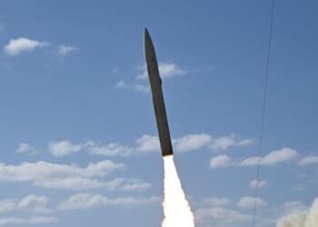 US Weighs First-Ever Hypersonic Strike: Can the $15M Dark Eagle Break the Iranian Deadlock?