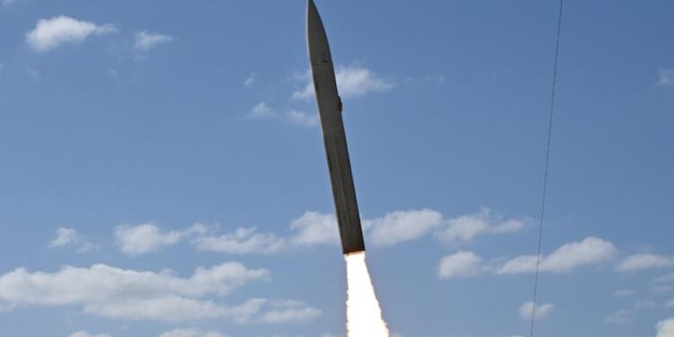 US Weighs First-Ever Hypersonic Strike: Can the $15M Dark Eagle Break the Iranian Deadlock?