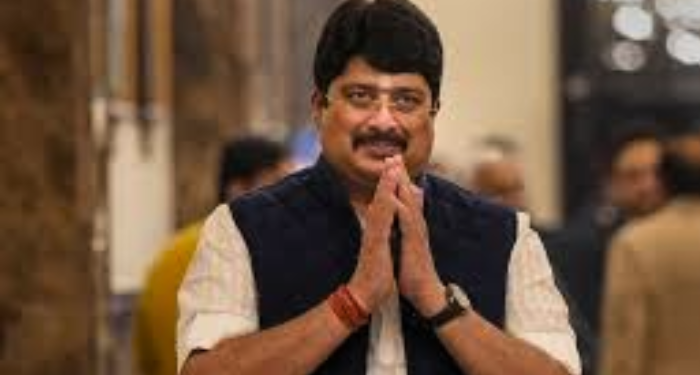 Raja Bhaiya Debates ‘All Muslims Were Once Hindus’, Says Conversions Happened Due to Fear, Greed and Pressure