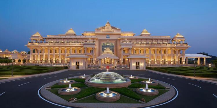 Stay Like Royalty: Exploring the Charm of an Iconic Luxury Retreat