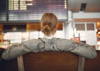 Best credit cards with airport lounge access for frequent travellers