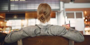Best credit cards with airport lounge access for frequent travellers